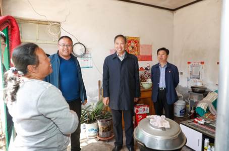 http://news.sxufe.edu.cn/__local/D/EE/93/9E18296174246535DE9417633B6_6A366012_15C88.jpg